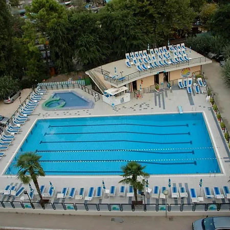 מלון Beau Soleil 3*