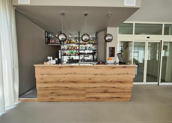 美好阳光酒店 3* 切塞纳蒂科